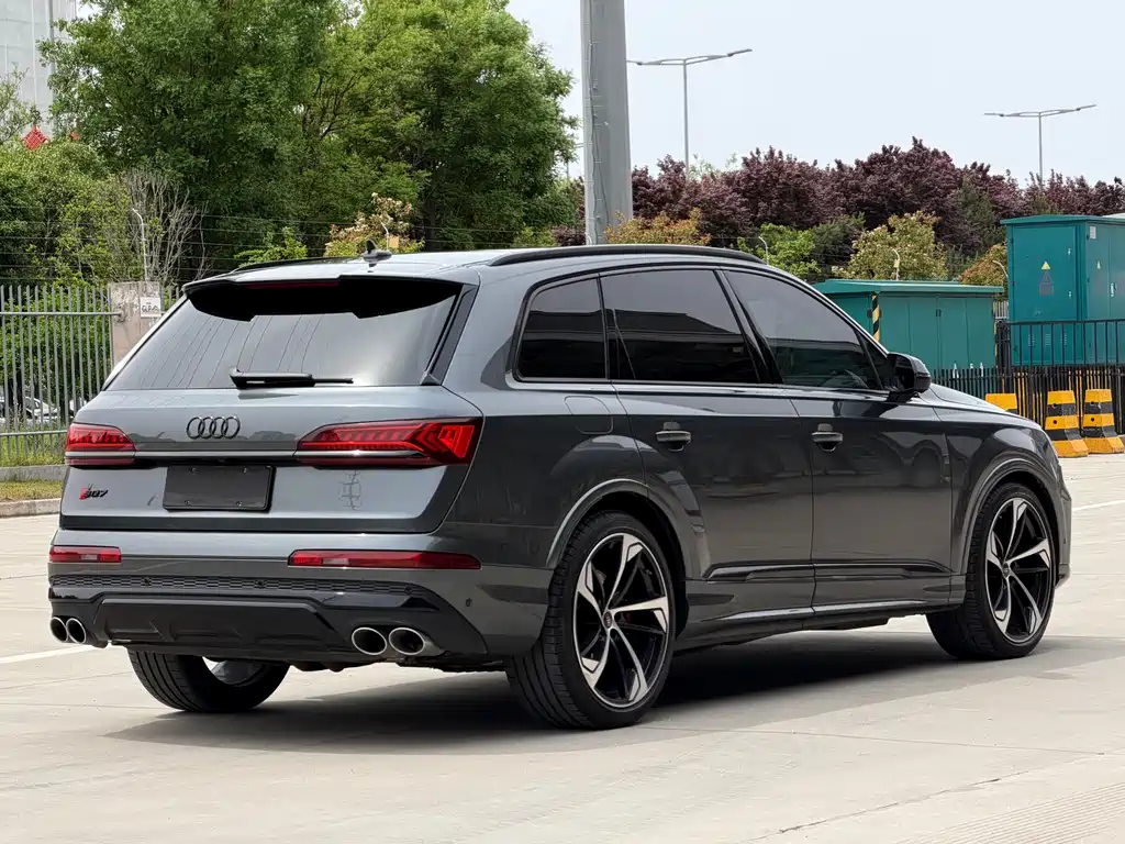 Audi SQ7 4.0 TFSI Dark Night Knight