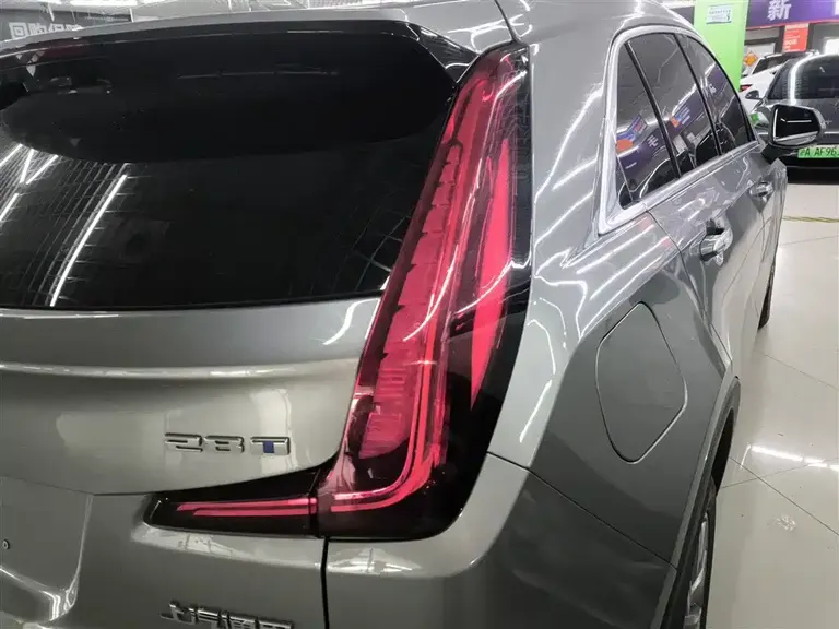 Cadillac XT4 28 T 2 WD Distinguished