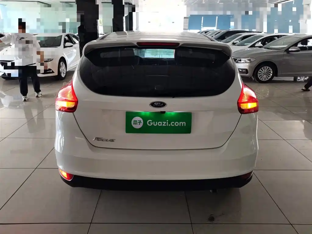 Focus Hatchback Classic 1.6 L Auto Comfort Smart Travel