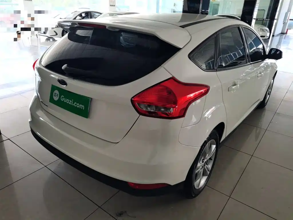 Focus Hatchback Classic 1.6 L Auto Comfort Smart Travel