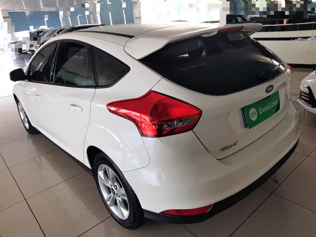 Focus Hatchback Classic 1.6 L Auto Comfort Smart Travel