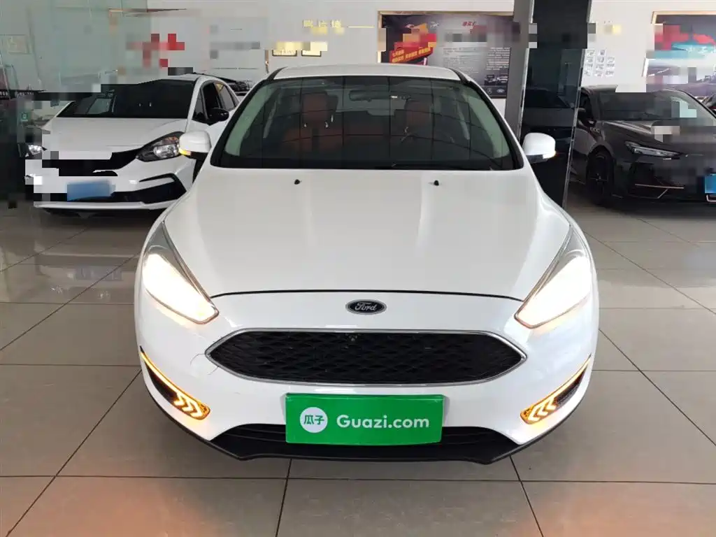 Focus Hatchback Classic 1.6 L Auto Comfort Smart Travel