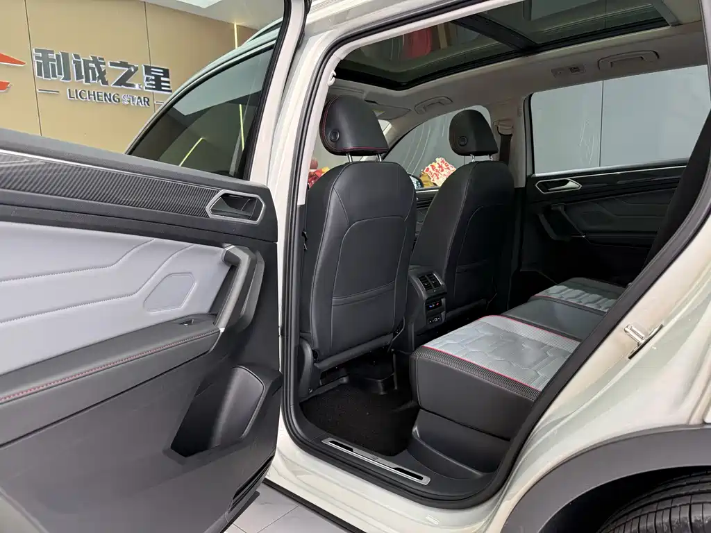 Tiguan L 330 TSI Auto 2 WD R-Line Flagship