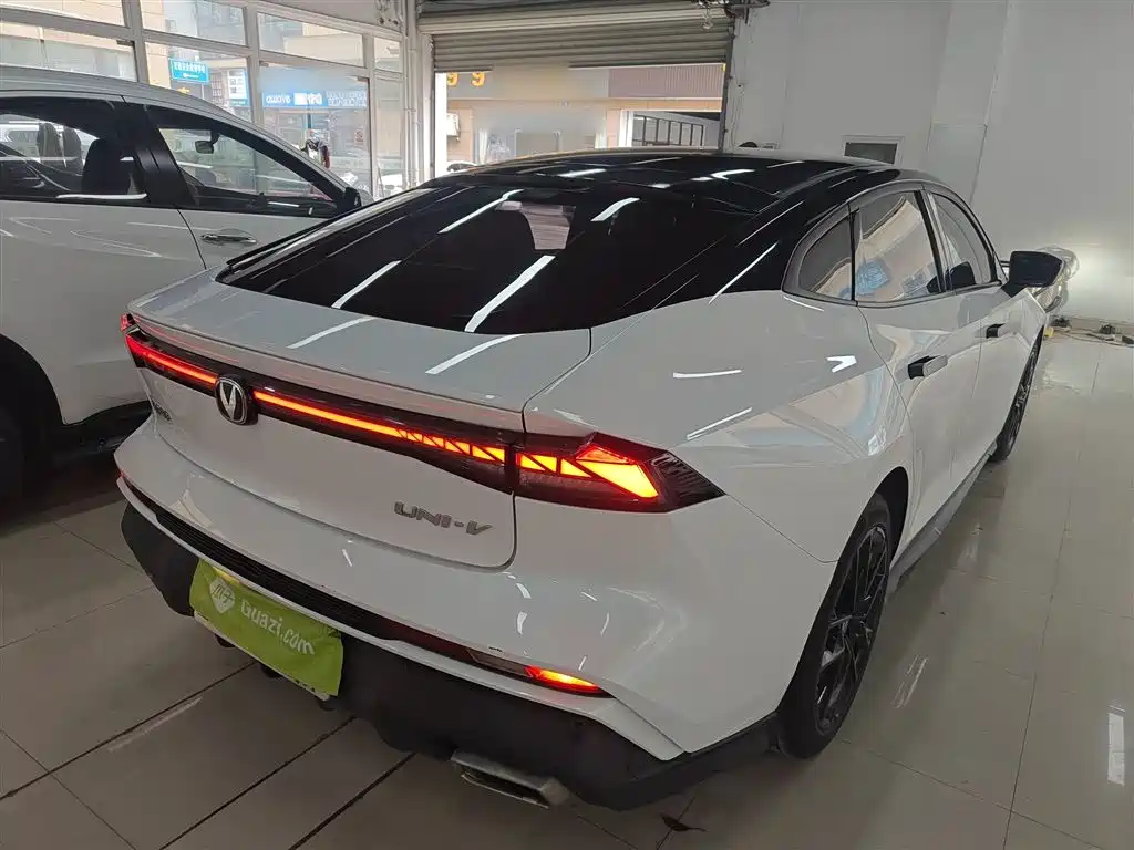 Changan UNI-V 1.5 T Premium