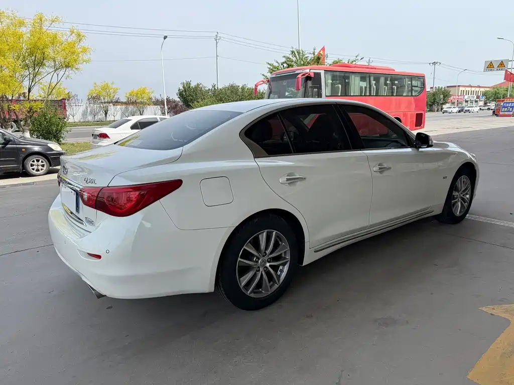 Infiniti Q50 L 2.0 T Joy