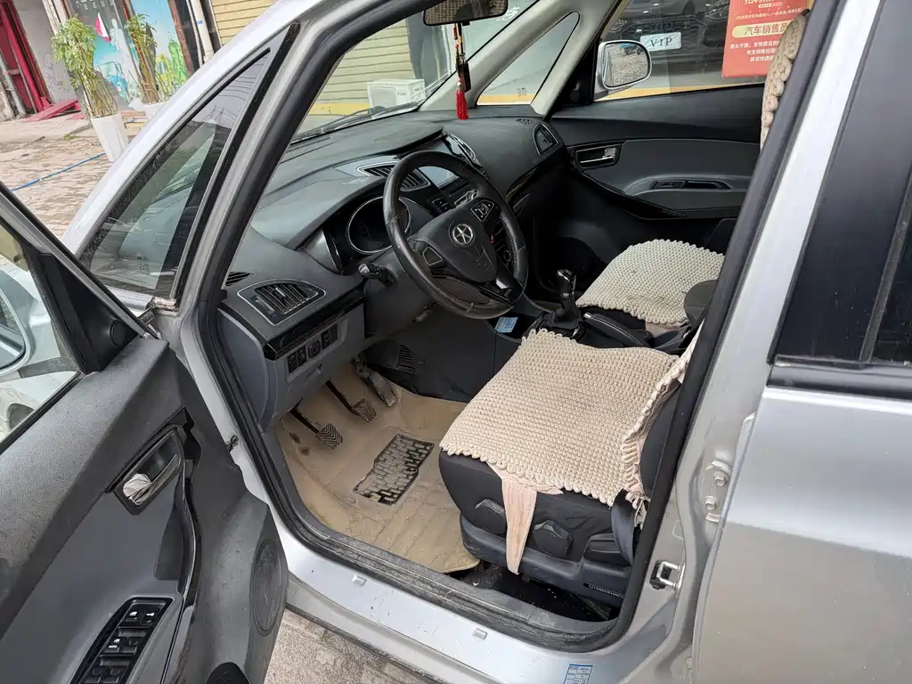 Refine M2 1.5 L Manual Luxury 5-seat