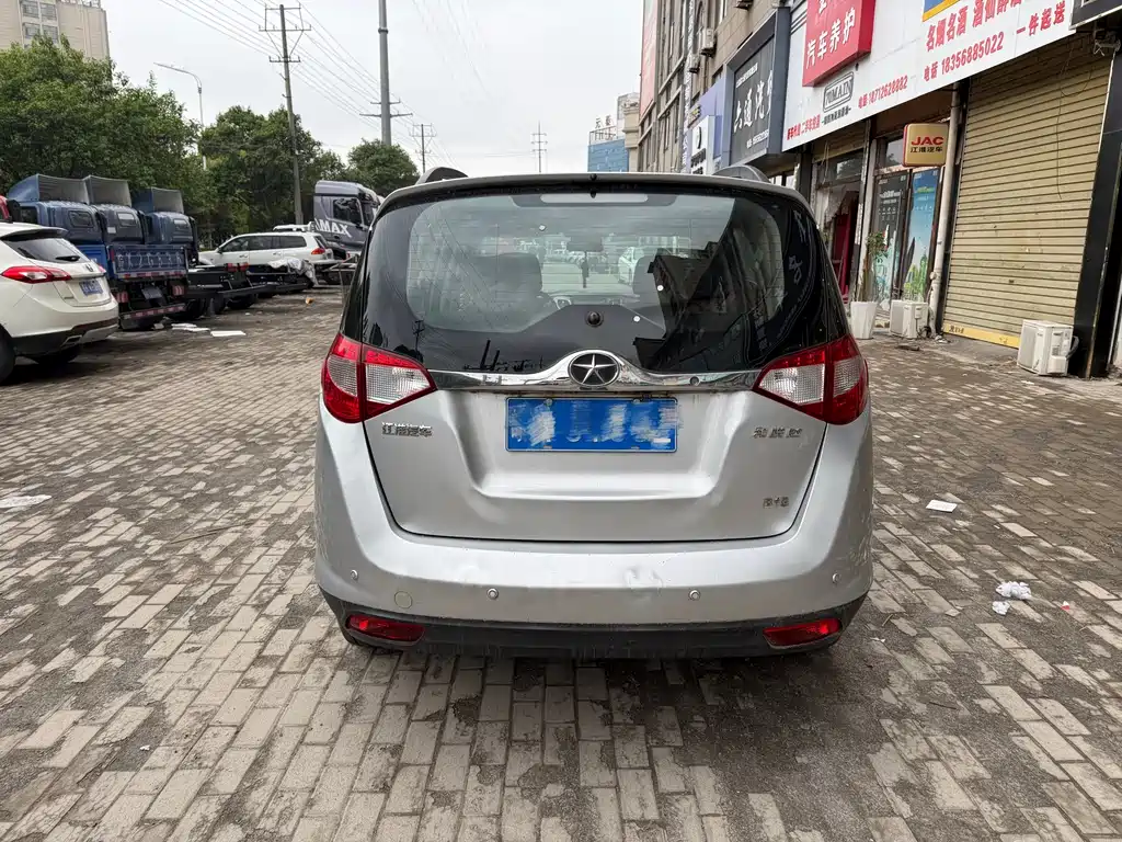 Refine M2 1.5 L Manual Luxury 5-seat