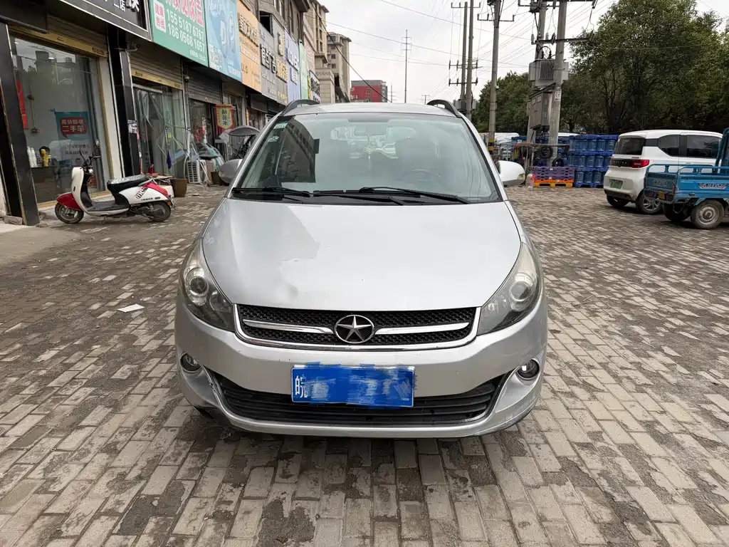 Refine M2 1.5 L Manual Luxury 5-seat