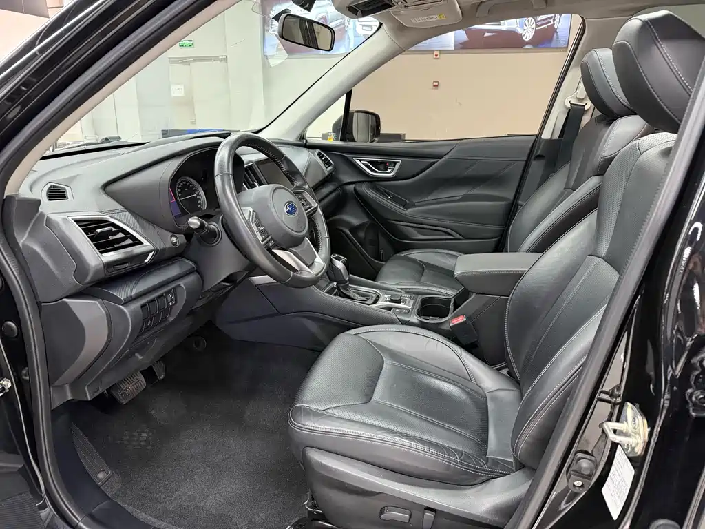 Forester 2.0 i Luxury