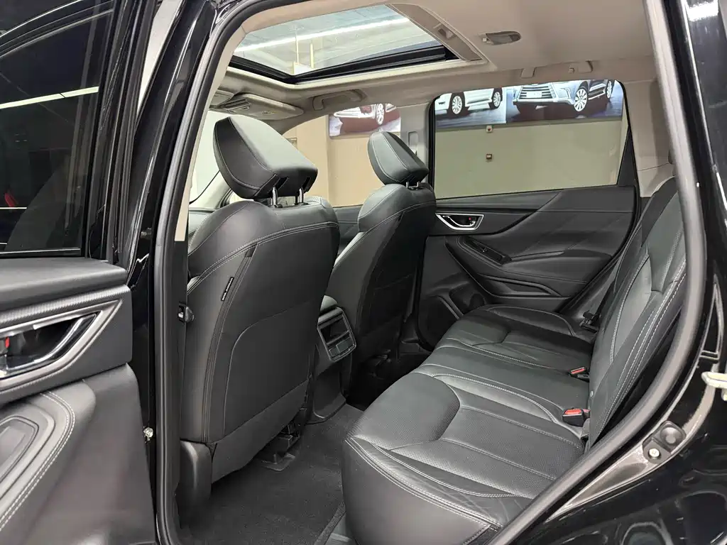 Forester 2.0 i Luxury