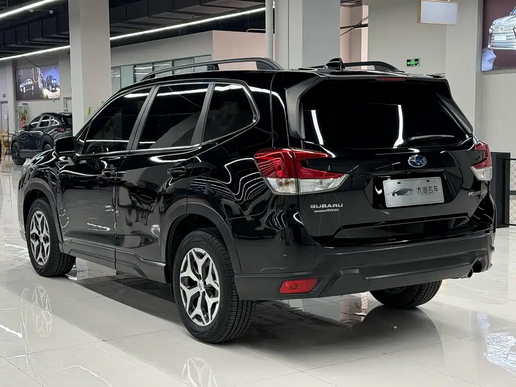 Forester 2.0 i Luxury