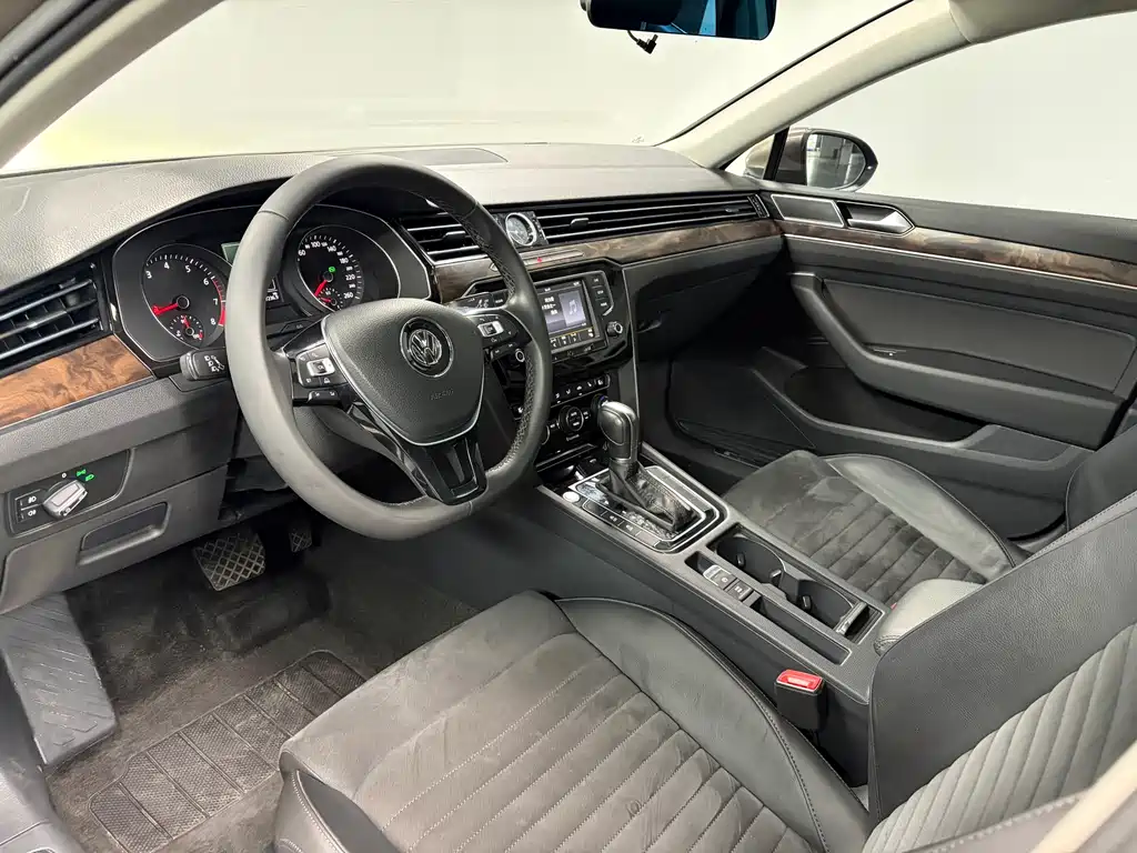 Magotan 380 TSI DSG Luxury