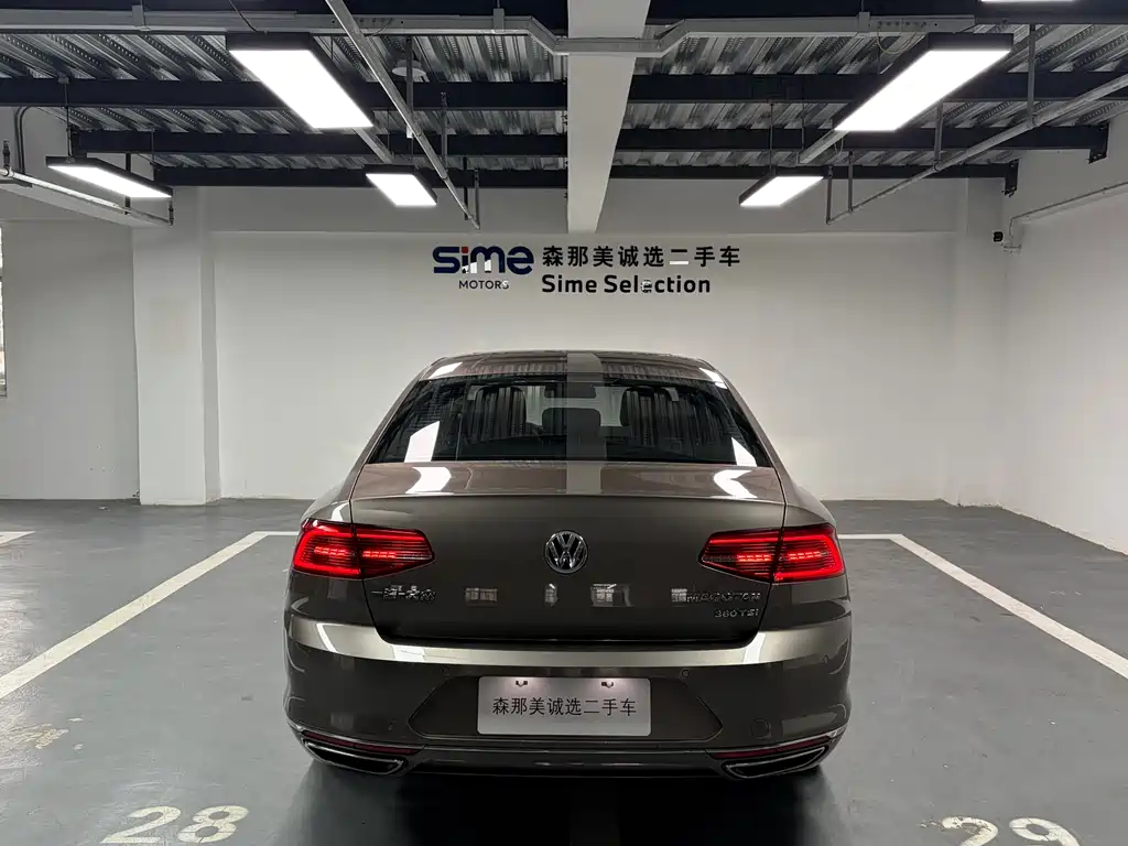 Magotan 380 TSI DSG Luxury