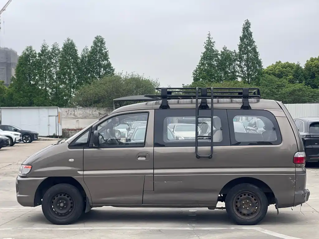 Lingzhi 菱智 2014款 V3 1.5 L 7座舒适型