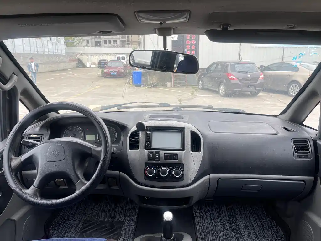 Lingzhi 菱智 2014款 V3 1.5 L 7座舒适型