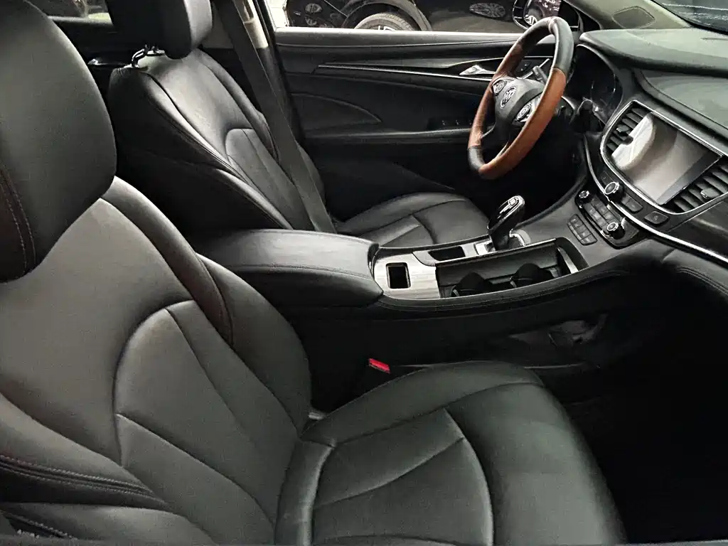 LaCrosse Facelift 28 T Elite