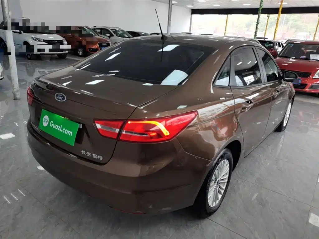 Escort 1.5 L Manual Comfort