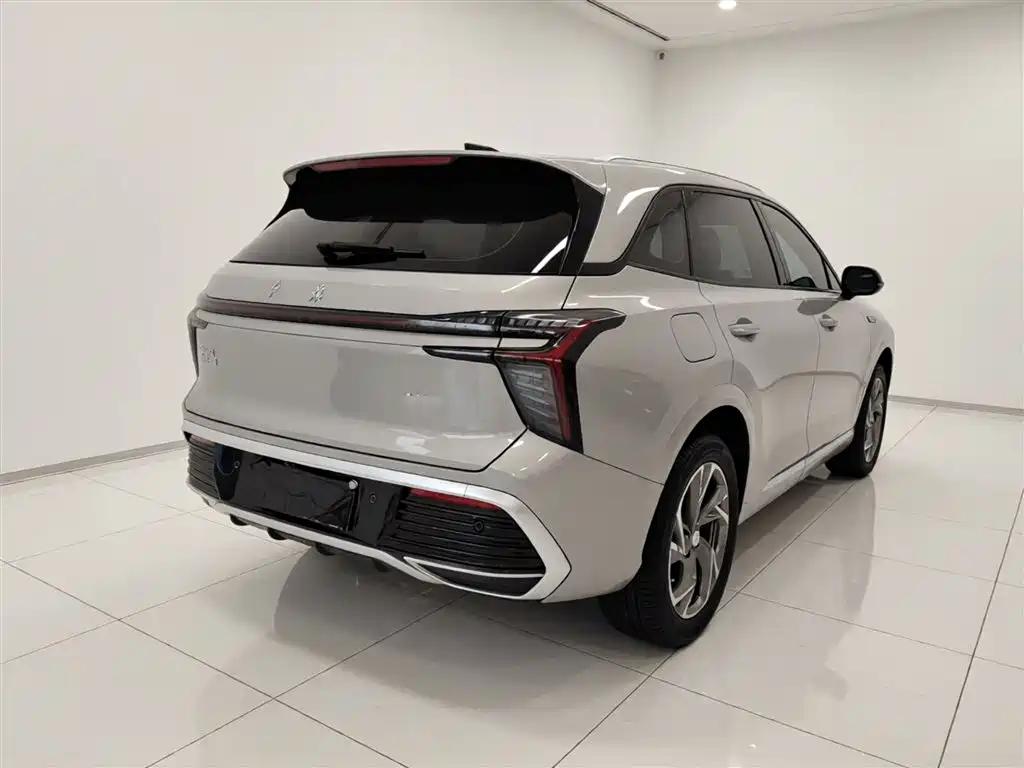 Hongqi HS3 PHEV 115 km Power Action