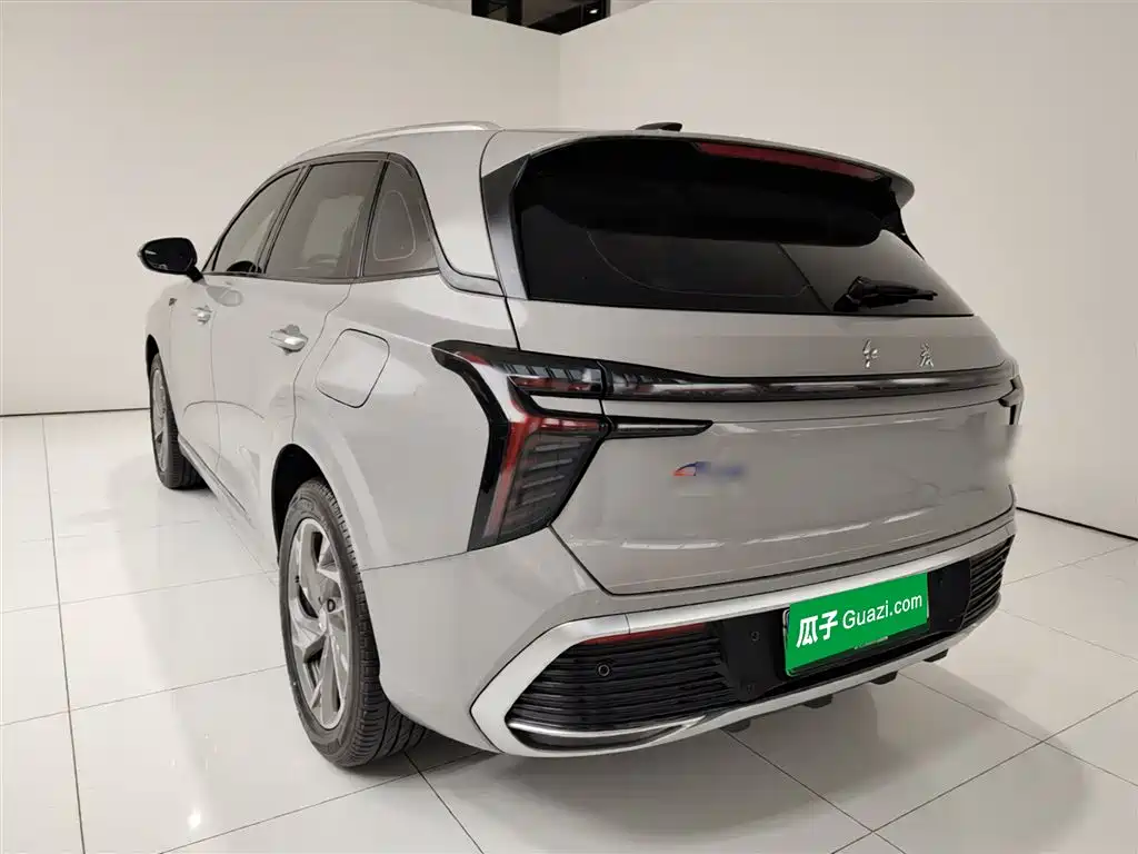 Hongqi HS3 PHEV 115 km Power Action
