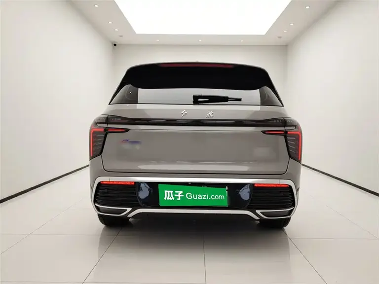 Hongqi HS3 PHEV 115 km Power Action