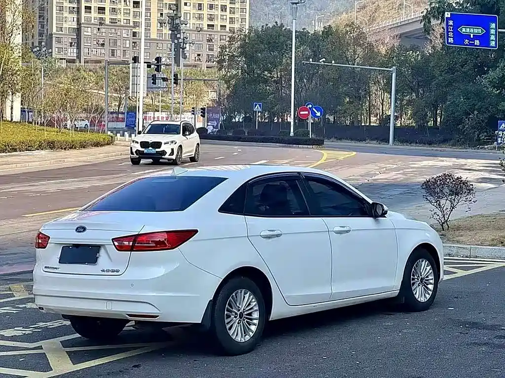 Escort 1.5 L Manual Comfort