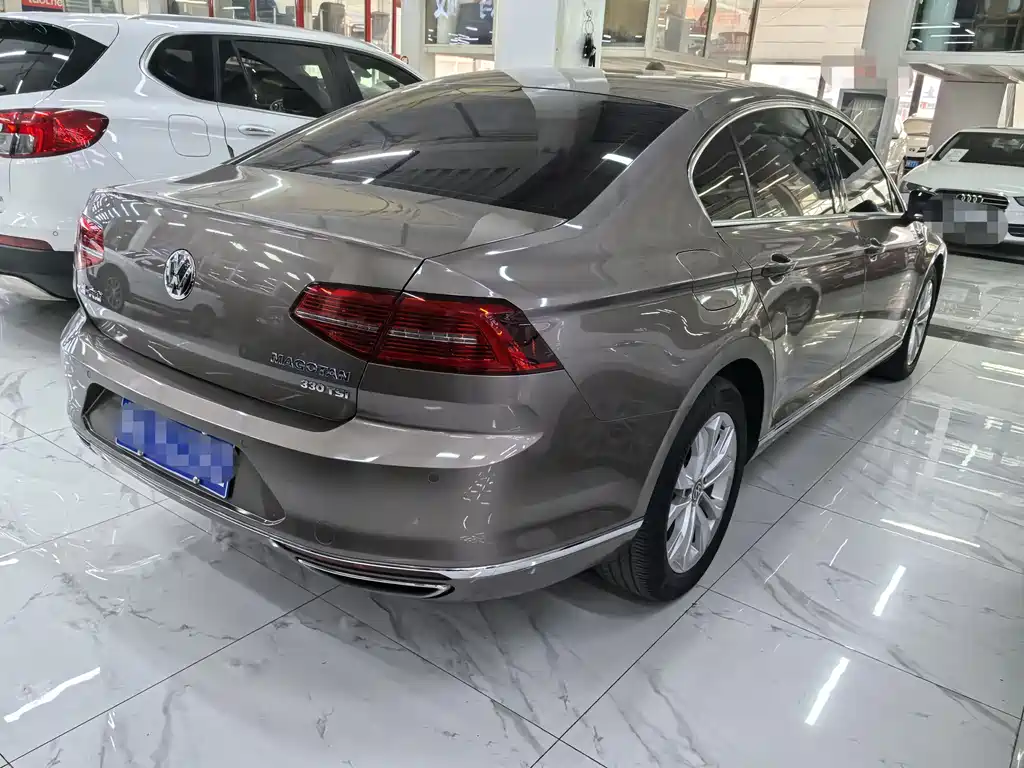 Magotan 330 TSI DSG Luxury
