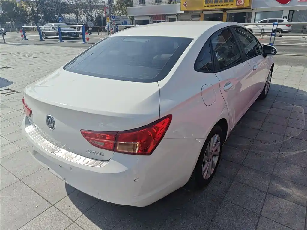 Verano Sedan 15 S Auto Progressive