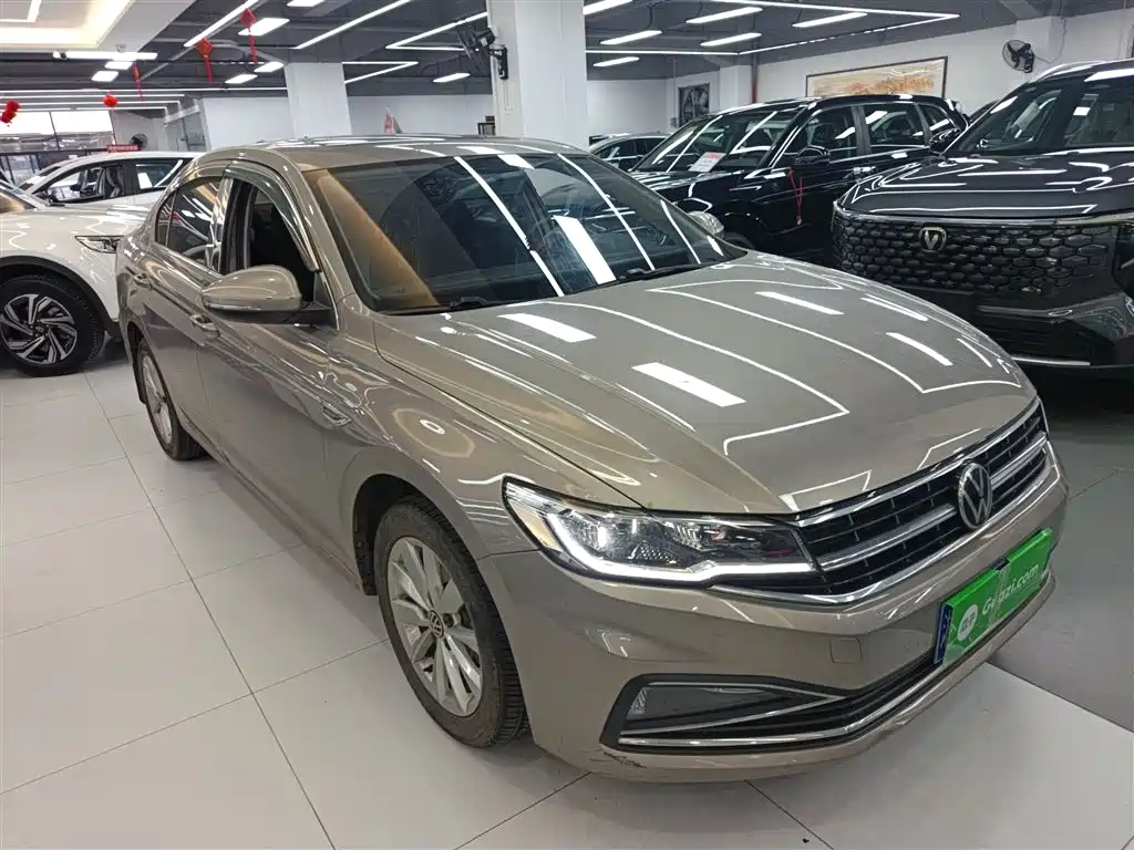 Bora 1.5 L Auto Comfort Connected