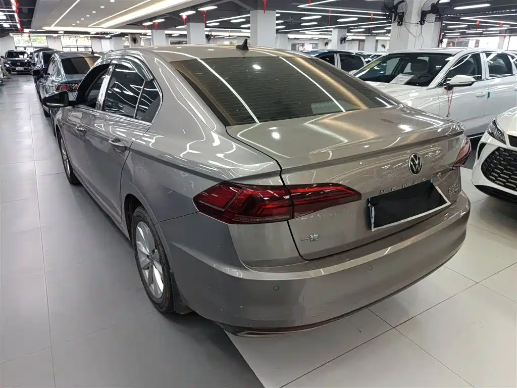 Bora 1.5 L Auto Comfort Connected