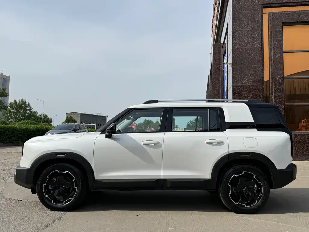 BAIC BJ30 1.5 T Magic Core Electric Drive Advanced