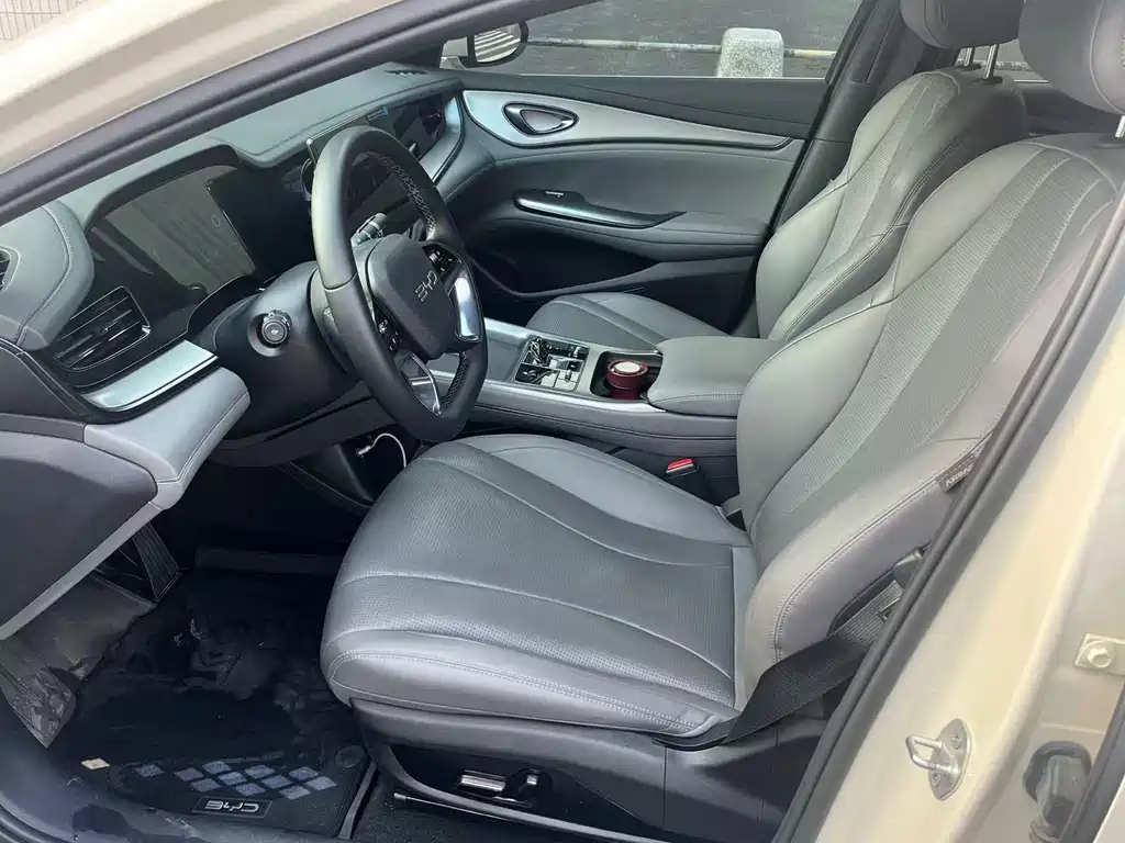 Seal 07 DM-i DM-i 1.5 L 70 km Elite