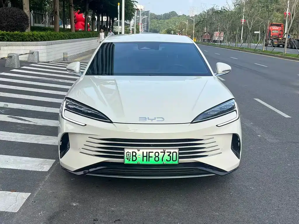 Seal 07 DM-i DM-i 1.5 L 70 km Elite