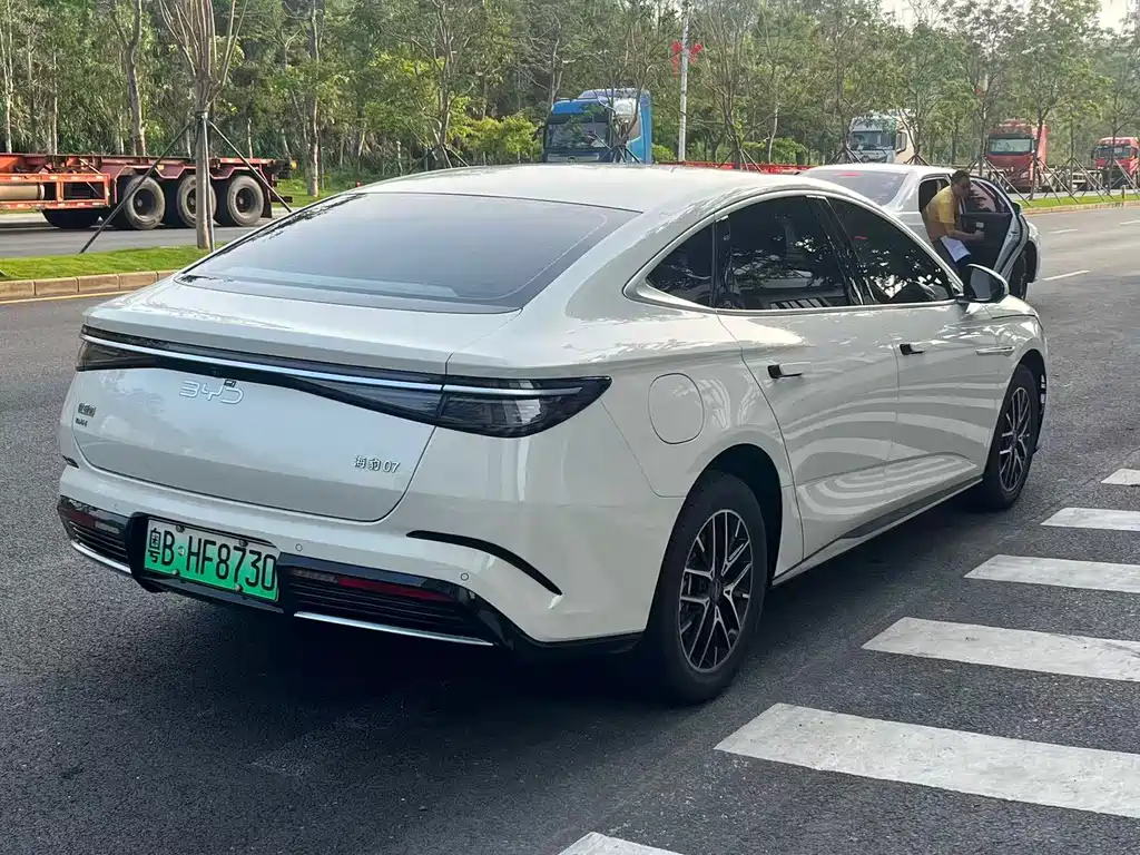 Seal 07 DM-i DM-i 1.5 L 70 km Elite