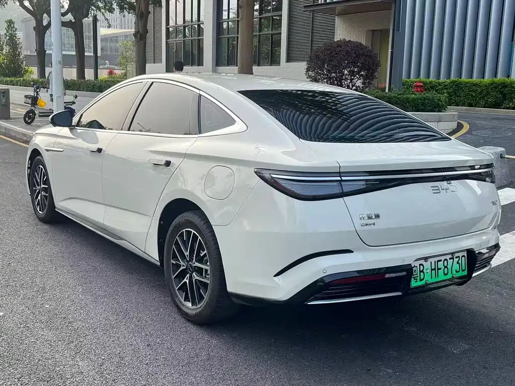 Seal 07 DM-i DM-i 1.5 L 70 km Elite