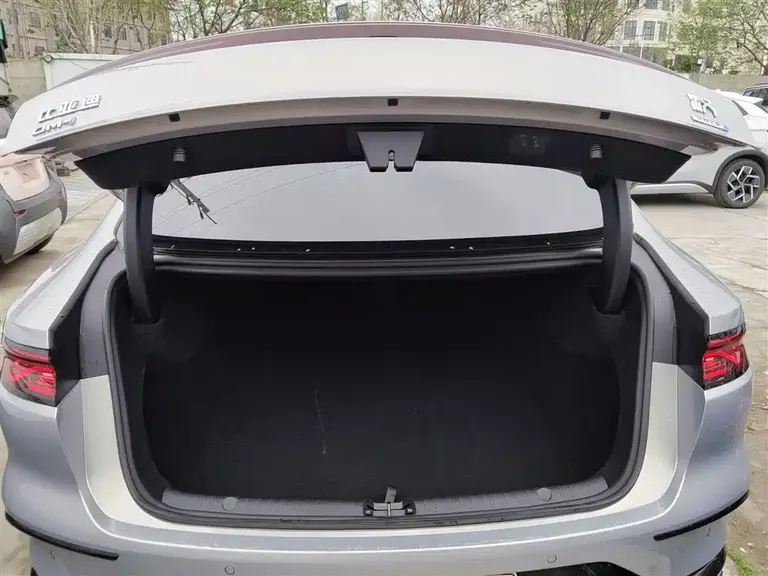 BYD Han DM-i Smart Drive 245 KM Distinguished
