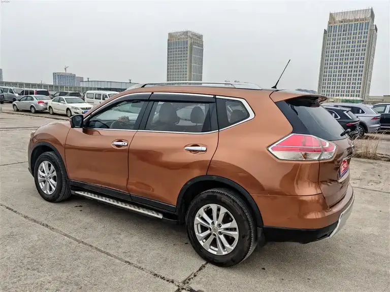 Nissan X-Trail 2.0 L CVT Comfort 2 WD