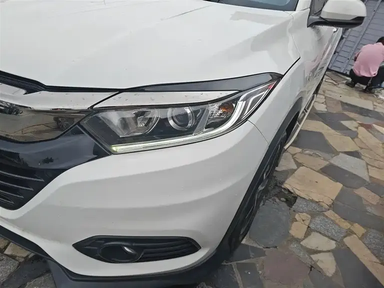 Honda Vezel 1.5 L CVT Pioneer