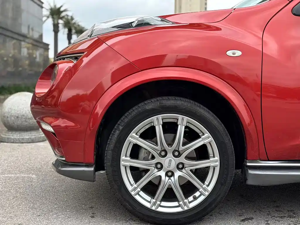 Infiniti ESQ 1.6 L Personality