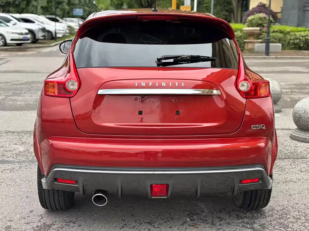Infiniti ESQ 1.6 L Personality