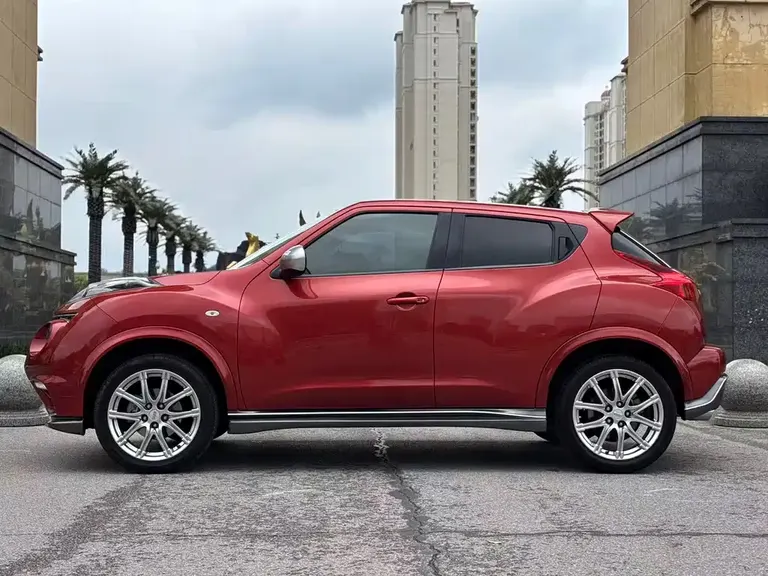 Infiniti ESQ 1.6 L Personality