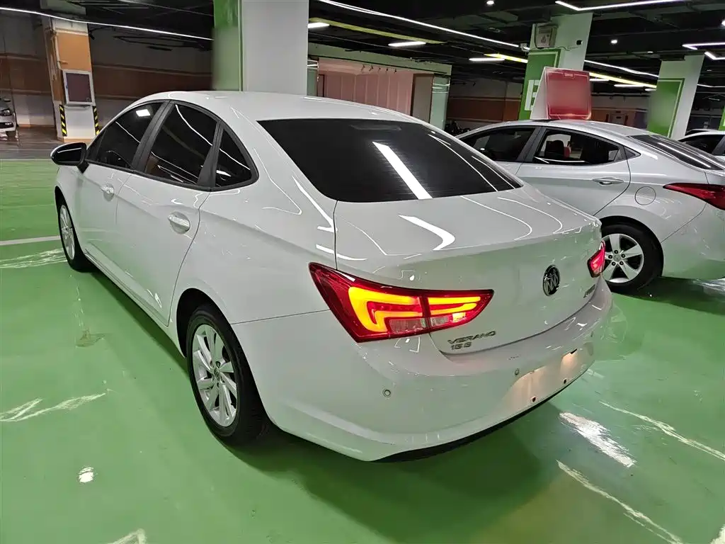 Verano Sedan 15 S Auto Leading