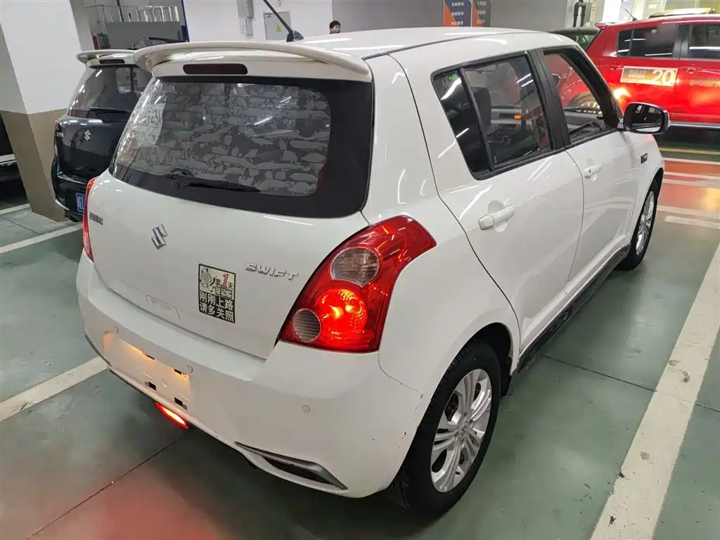 Swift 1.5 L Auto Fashion