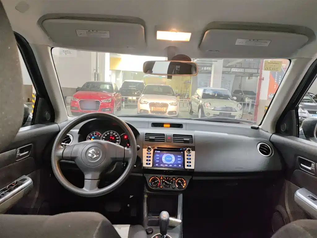 Swift 1.5 L Auto Fashion