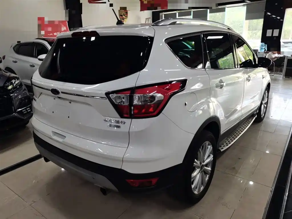 Kuga EcoBoost 180 2 WD Grand Wing