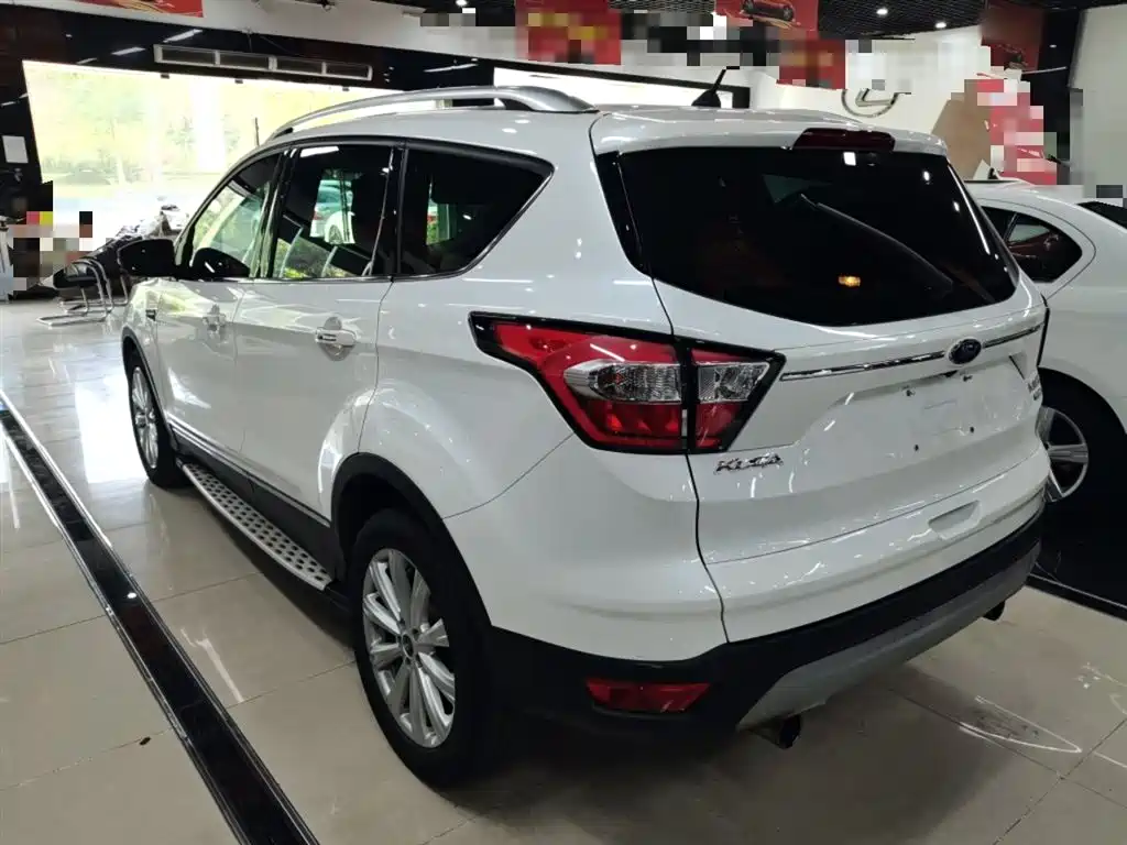 Kuga EcoBoost 180 2 WD Grand Wing
