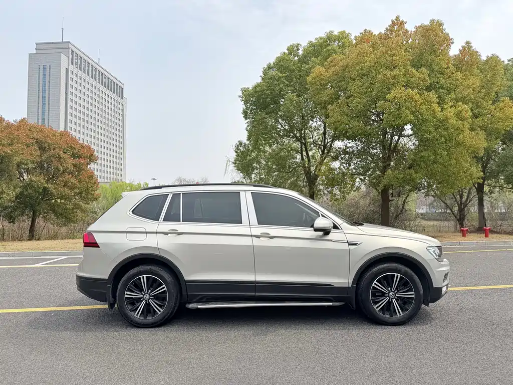 Tiguan L 330 TSI Auto 2 WD Style CN-VI