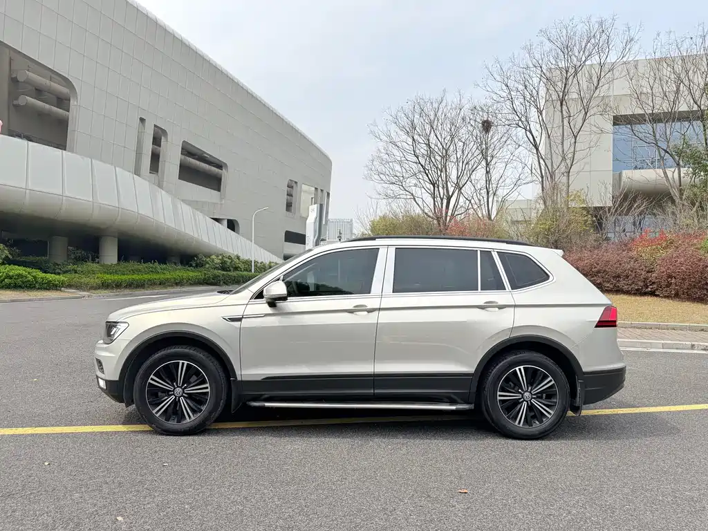 Tiguan L 330 TSI Auto 2 WD Style CN-VI