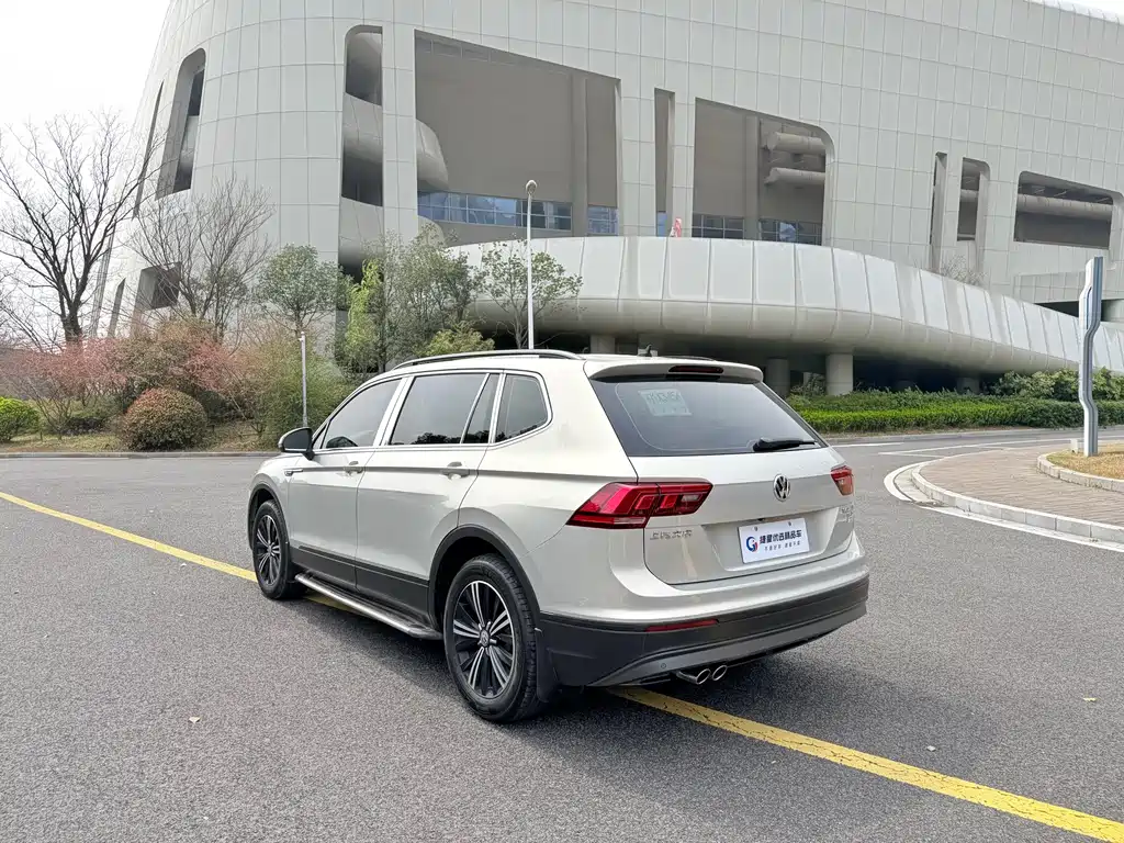 Tiguan L 330 TSI Auto 2 WD Style CN-VI