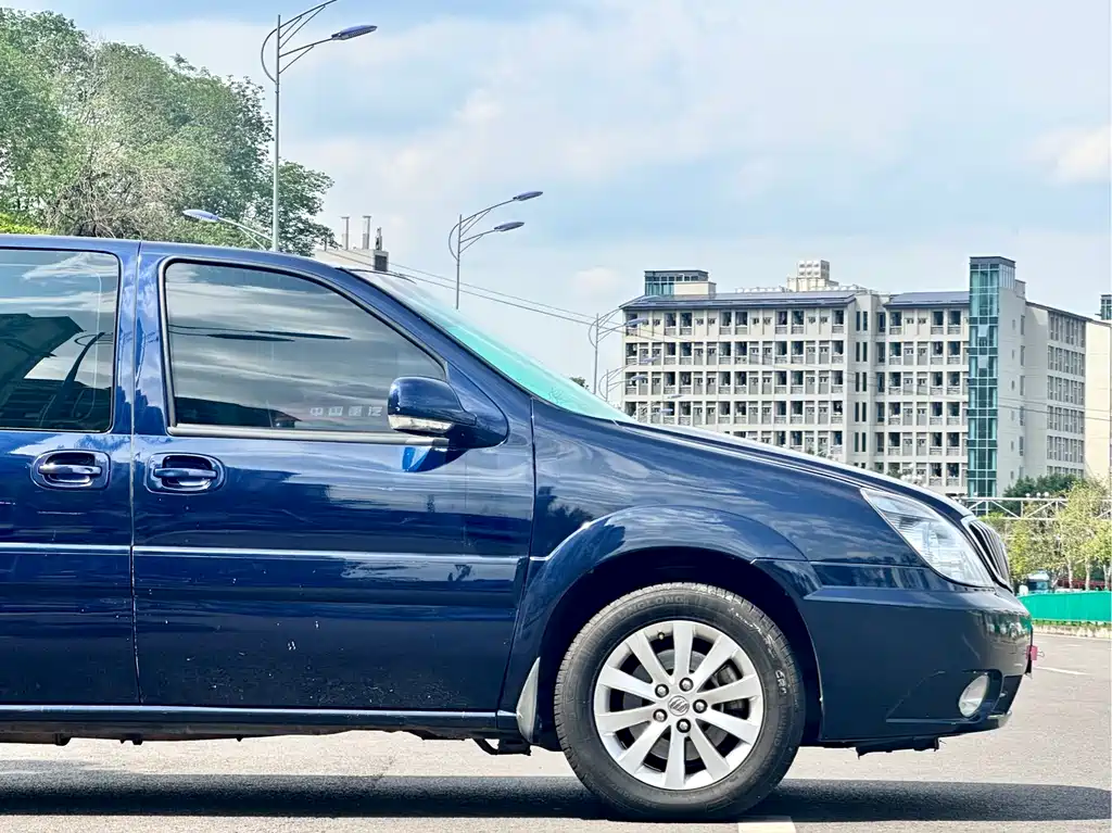 Buick GL8 2.4 L CT Luxury Business Comfort