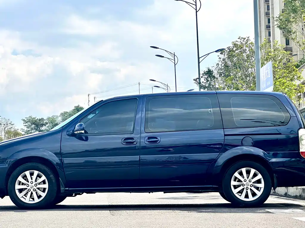 Buick GL8 2.4 L CT Luxury Business Comfort